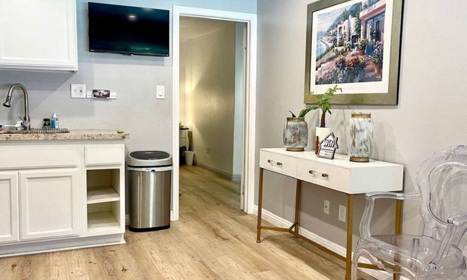 Arcadia House | Stylish Newly Remodeled Back-House - With Pool, Workstation Mini Resort !