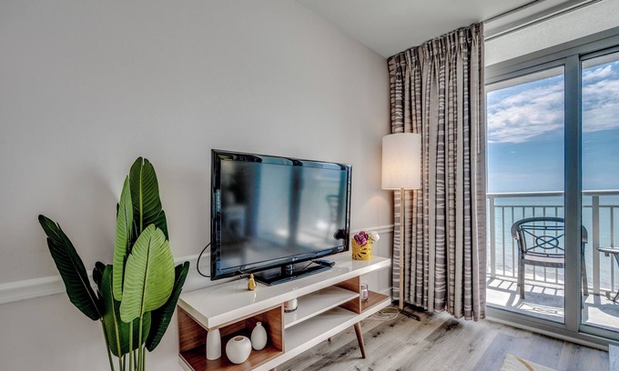 Myrtle Beach Condo | Stylish Newly renovated Beach Condo for 6, Camelot Resort 15th Floor