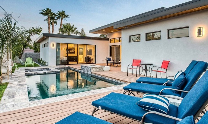 Camelback Park Estates Villa | Stylish Old Town Villa - Walk to Dining, Shops & Enjoy Private Pool