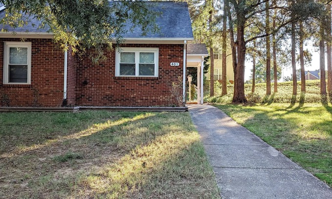 Cary House | Stylish One-Level Near RDU - Cozy & Modern