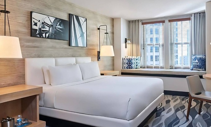 Downtown San Diego Hotel | Stylish Pet-Friendly Classic King Room in Hotel Republic - Near Little Italy