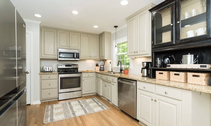 Cary House | Stylish Ranch- less than a mile from downtown Cary
