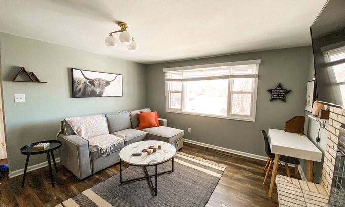 Colorado Springs Apartment | ★Stylish★ remodeled Apt near IvyWild/Downtown
