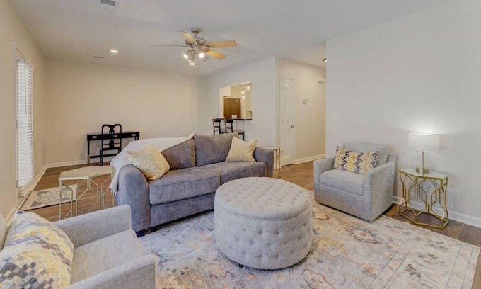 Columbia House | ✰ Stylish Renovated 1 BR ✰ Blocks from Lex Medical