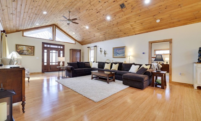 White Mills House | Stylish Retreat: Luxury Amenities & Entertainment Haven