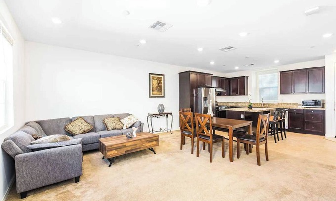 Eastvale Downs House | Stylish Retreat on Sendero Avenue – Perfect for Your Next Getaway #41351