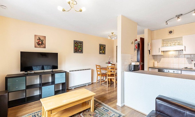 Island Gardens Apartment | Stylish Riverside Flat Near Canary Wharf