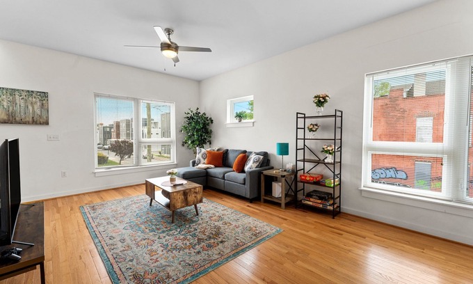 North Chesterfield House | Stylish RVA Rooftop Retreat - 3BR, 3BA, King Bed, Sleeps 6 & Free Parking!