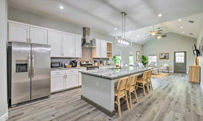 Nevada Street House | Stylish San Antonio Hideaway with Cowboy Pool!