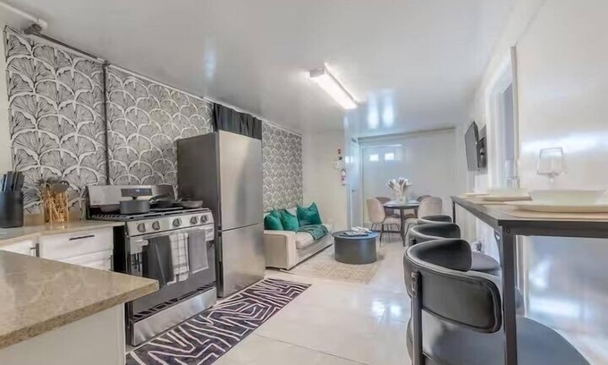 Ironbound District Apartment | Stylish Secret 7 minutes to Train & Airport. 4 beds+Sleeps 6! ✨20% OFF 7 days!✨