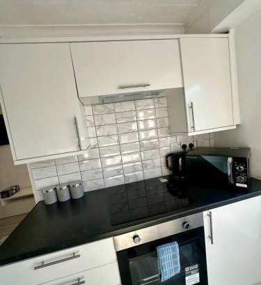 Moffat Apartment | Stylish&Serene 2 bedroom stay!