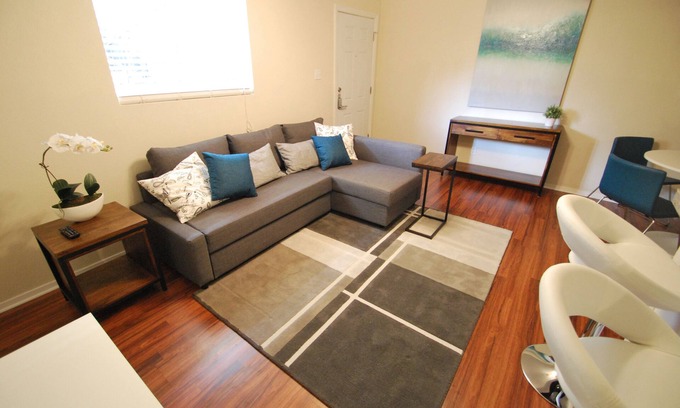South Lamar Condo | Stylish South Lamar Condo
