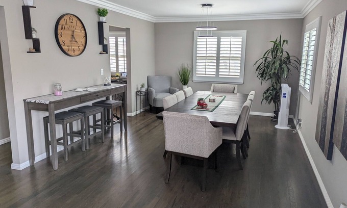 Santa Paula House | Stylish & Spacious 2 Bed Home near Ventura Beach