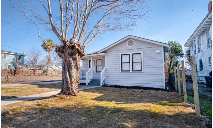 Denver Heights House | Stylish Spacious Comfort 4BR3BA Downtown Gem