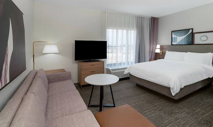 Flowood House | Stylish & Spacious Suite w/ Fully Equipped Kitchen