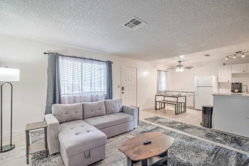Las Vegas House | Stylish Stay Near Vegas Strip Sleeps 6