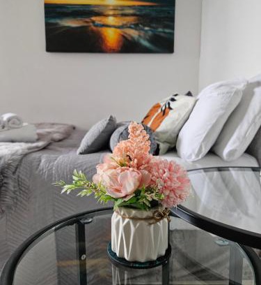 Kensal Green Apartment | Stylish Studio near Kensal Green (E)