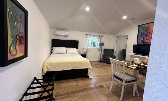Eagle Rock House | Stylish studio nestled in the heart of Eagle Rock, CA