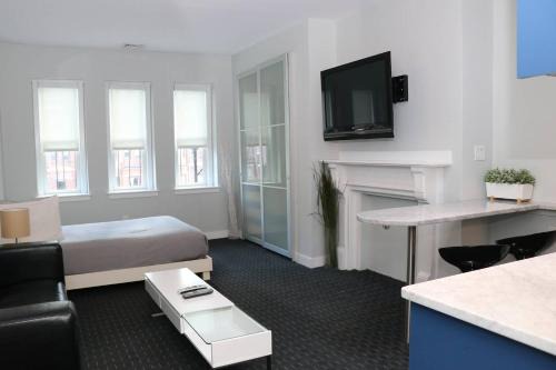Back Bay Apartment | Stylish Studio on Newbury St, THIS IS BOSTON! #12