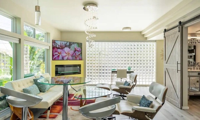San Rafael Apartment | Stylish Suite with VIEWS - Spacious Luxury, Stylish Suite with VIEWS - Luxury Retreat