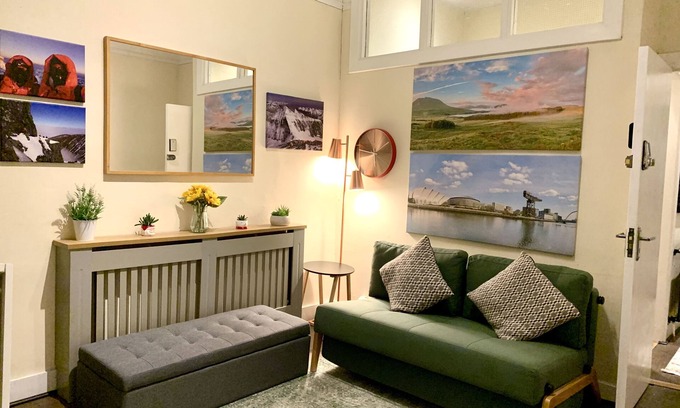 Glasgow Westend Apartment | Stylish top-floor flat in heart of trendy Finnieston
