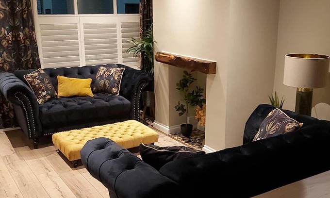 Bury St Edmunds House | Stylish Town House in Medieval Grid