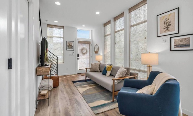 Westlake House | Stylish Townhome in Westlake