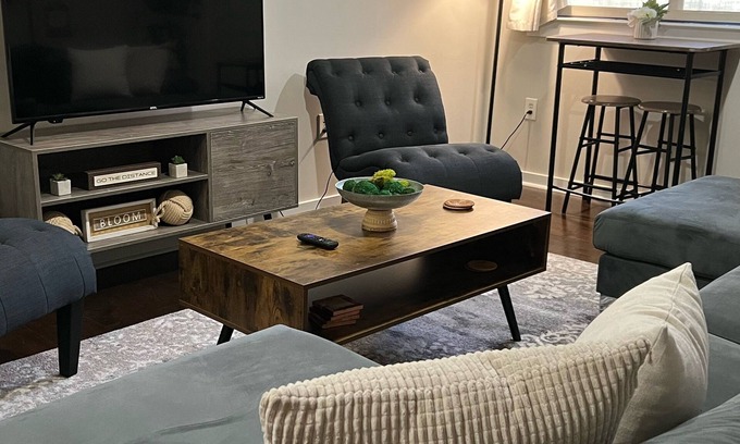 First Ward House | Stylish Townhouse In Uptown/1BD Luxury w/City Views/Free Parking & WiFi
