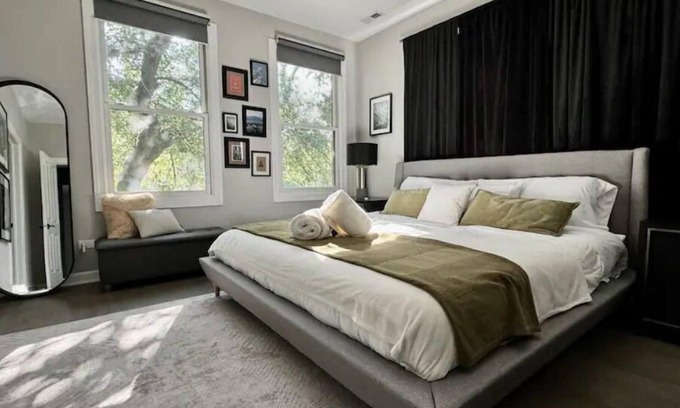 Wicker Park House | Stylish Wicker Park Home with Garage