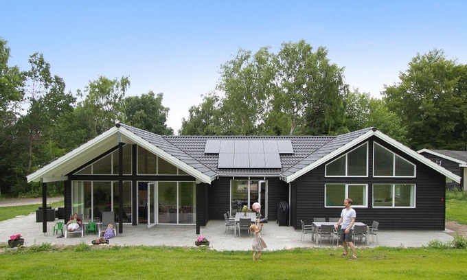 Hornbaek House | Stylishly furnished poolhouse with activity room for 14 people
