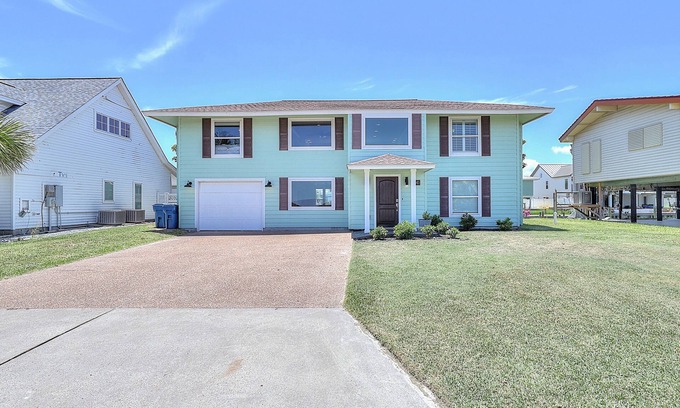 Key Allegro House | Stylishly Remodeled Home w/Canal Views & Private Deck - Near Beach
