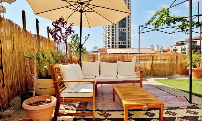 Neve Tzedek Apartment | Stylishly Renovated 3-Room Apartment with shared Rooftop Oasis in Neve Tzedek