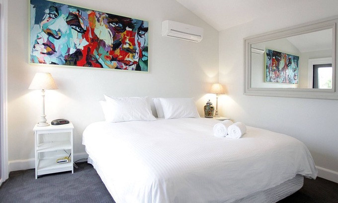 Bathurst Apartment | Stylishly renovated heritage property, in quiet tree lined st close to the CBD