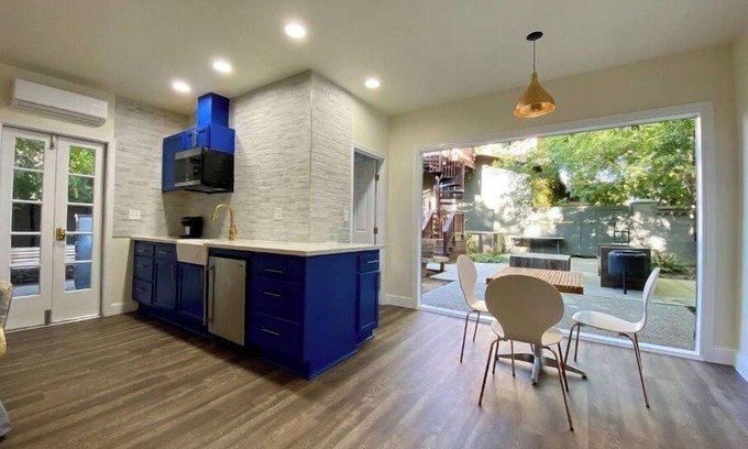 Tower District Apartment | Stylist studio on Van Ness in the tower district
