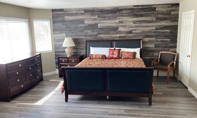 South Shores House | Stylist Villa 4 bedroom in Desert Shores