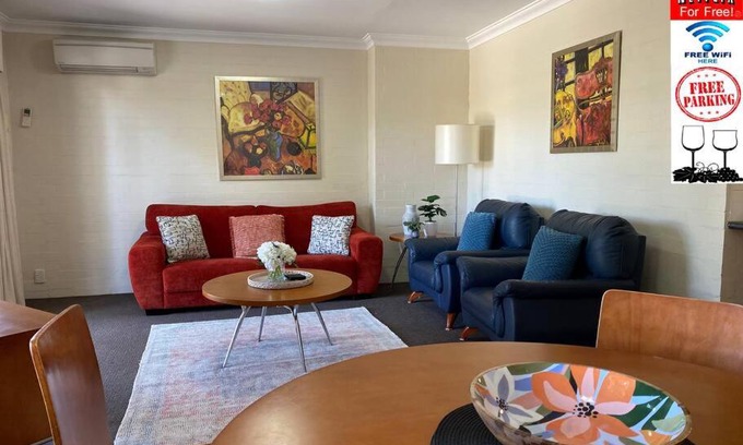 Subiaco Apartment | SUBI CENTRAL CLOSE CBD HOSPITALS WIFI NETFLIX WINE