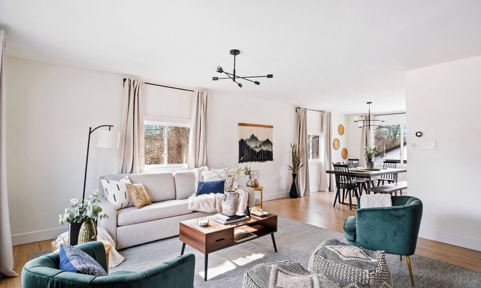 Homewood House | Suburban Haven: Cozy Escape with a Touch of Luxury