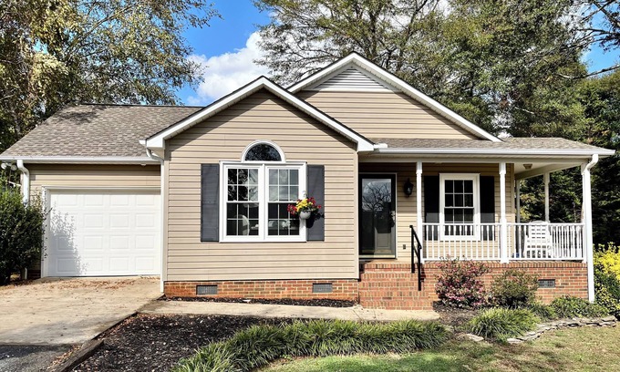 Greer House | Suburban Home in Prime Area on Large Quiet Lot- GSP Airport, Greer, Greenville