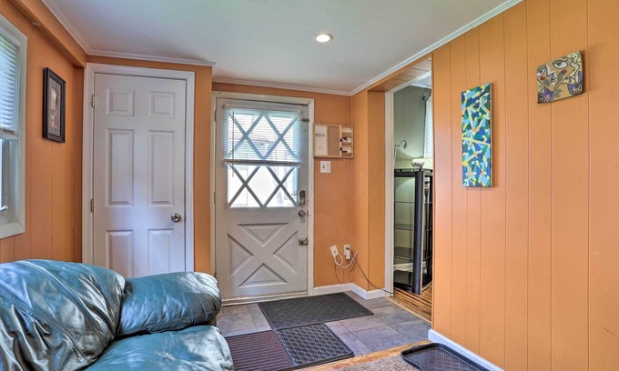 Lansdowne Cottage | Suburban Home w/Backyard Patio < 7 Miles to Dtwn!