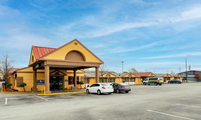 Cheektowaga Hotel | Suburban Studios Buffalo Airport