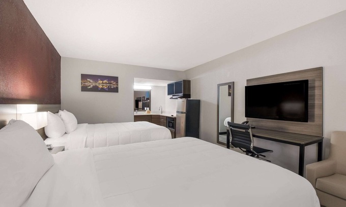 Cleveland Hotel | Suburban Studios Cleveland Central