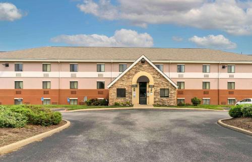 Jeffersontown Hotel | Suburban Studios Louisville East