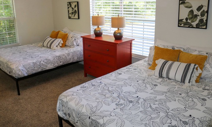 Fayetteville House | Sue E Razorback Brophy Townhouse Circle