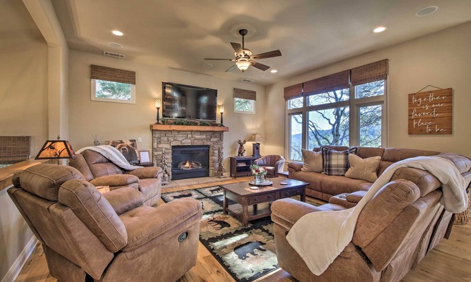 Twin Peaks House | ‘Sugar Bear Lodge’ w/Game Room - 5 Mi to Village!