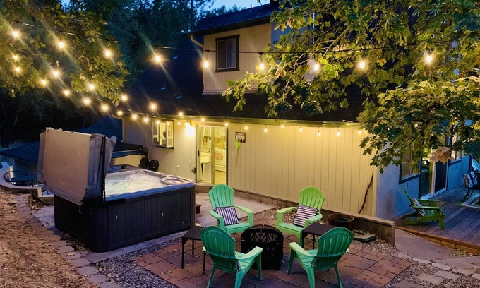 Oakhurst House | Sugar Pine Chalet near Yosemite, Bass Lake Pet Friendly!