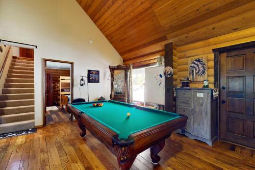 Twin Peaks House | Sugar Pine Retreat