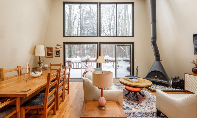 Cedar House | 🌿Sugarloaf Chalet Pet Friendly 3BDR + Loft & Hot Tub
