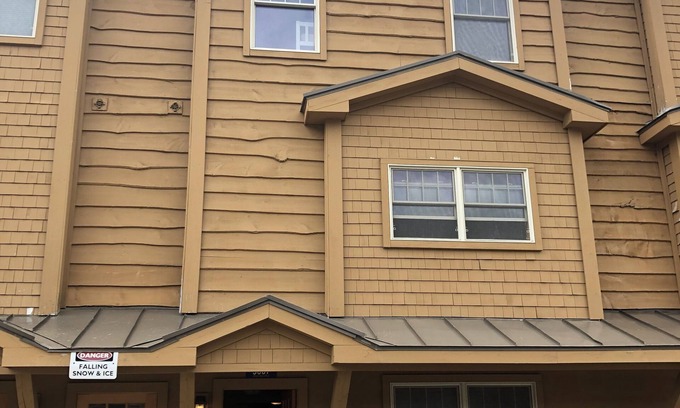 Carrabassett Valley Condo | Sugarloaf on mountain sleeps 10-12 3 bedrooms. short walk to snubber lift