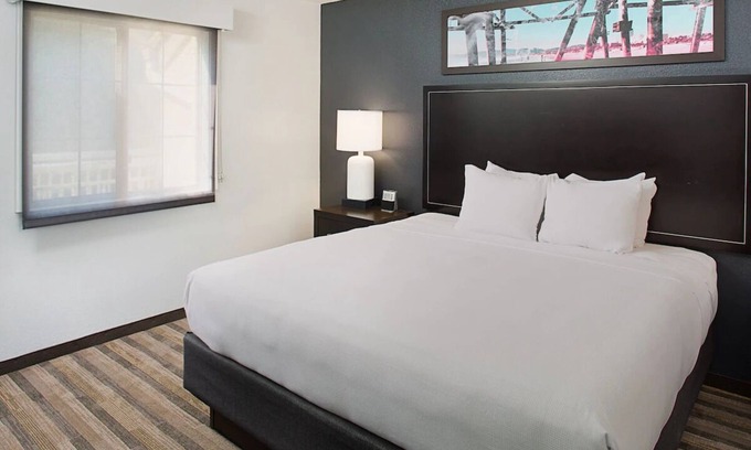 Las Colinas Hotel | Suite 1BR King, Hyatt House Dallas, Pool Access, Near the Airport, Pets Welcome