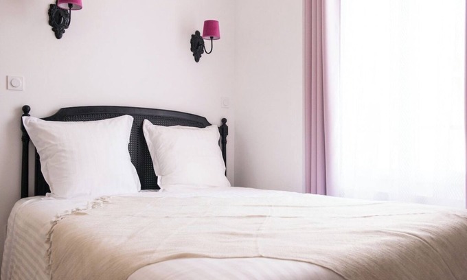 Aigues-Mortes House | Suite #2 - a lovely accomadation with a private terrace